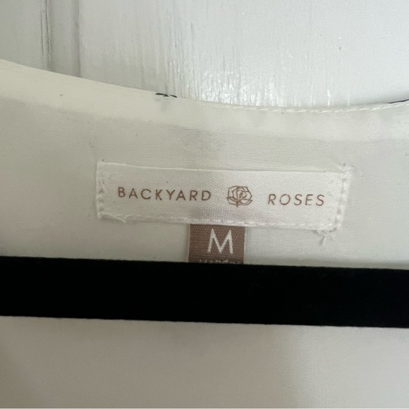 Backyard Roses Shelly Top - Picture 5 of 5